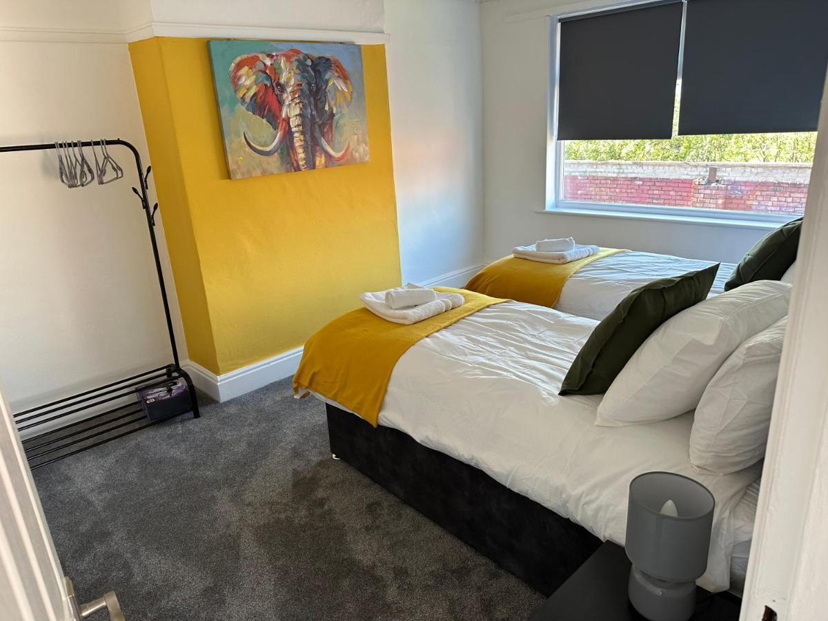 Contractor's Haven: Spacious Home Near Liverpool City Centre Exterior photo