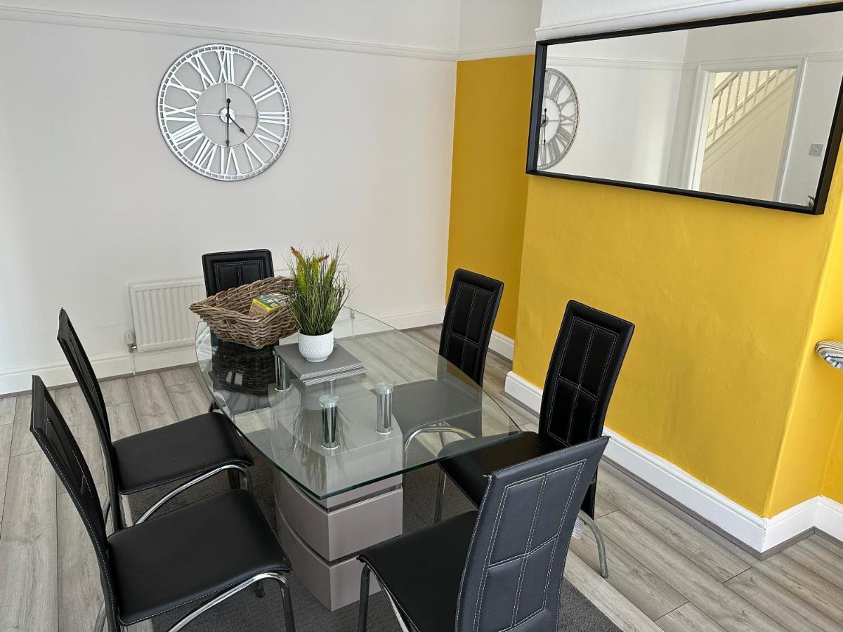 Contractor's Haven: Spacious Home Near Liverpool City Centre Exterior photo