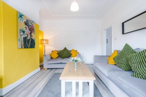 Contractor's Haven: Spacious Home Near Liverpool City Centre Exterior photo
