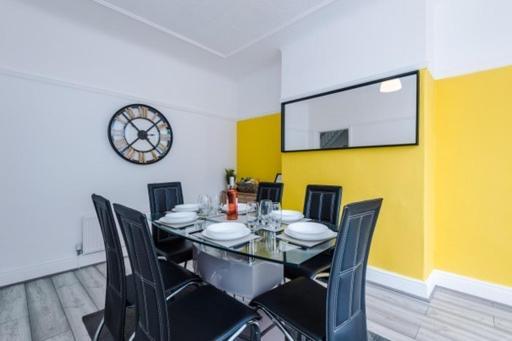 Contractor's Haven: Spacious Home Near Liverpool City Centre Exterior photo